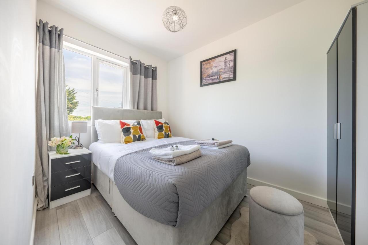 Ash View Place 4 -Heathrow - Thorpe Park - Free Parking Staines-upon-Thames Eksteriør bilde