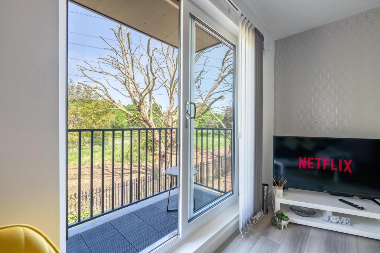 Ash View Place 4 -Heathrow - Thorpe Park - Free Parking Staines-upon-Thames Eksteriør bilde