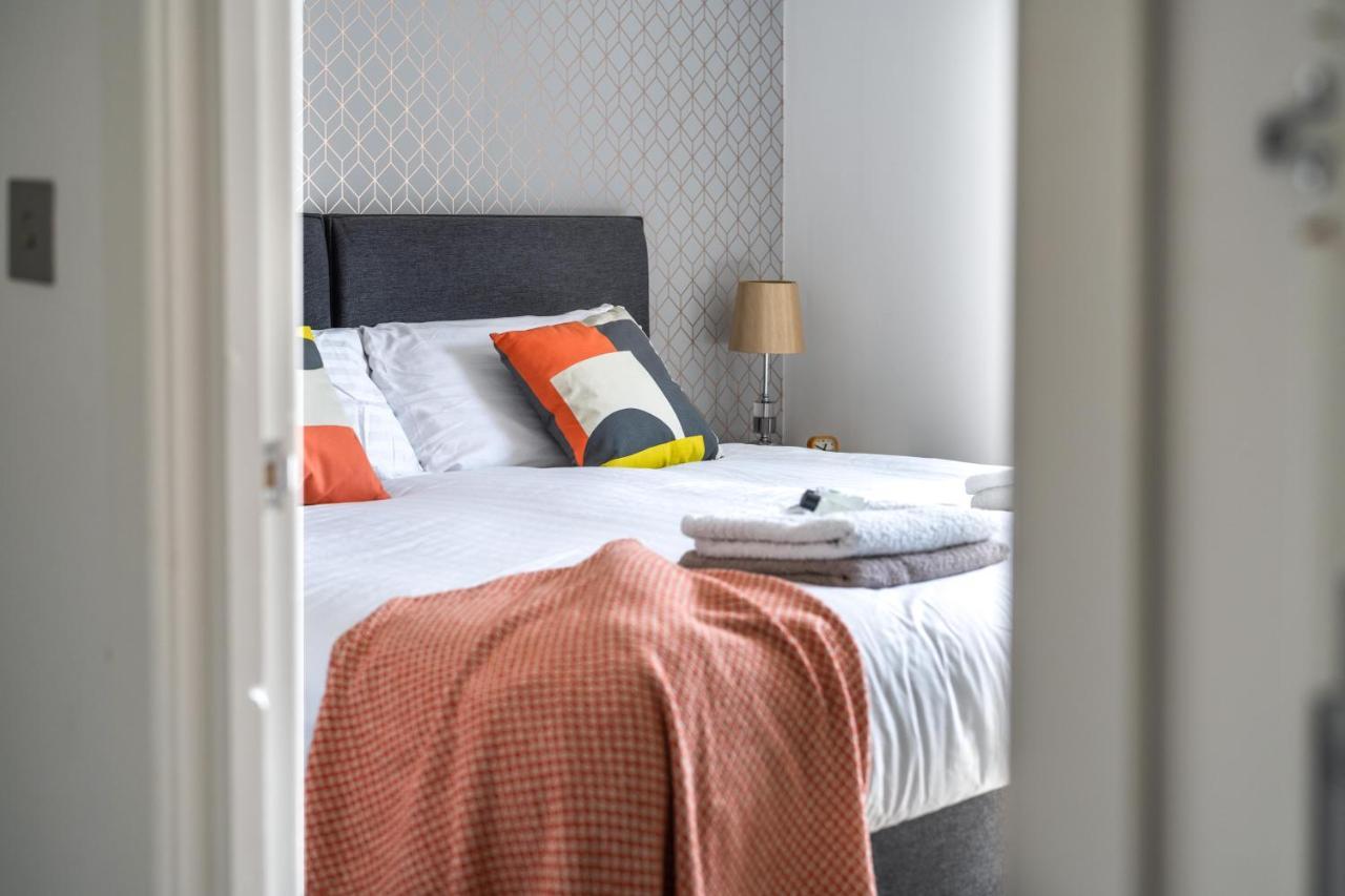 Ash View Place 4 -Heathrow - Thorpe Park - Free Parking Staines-upon-Thames Eksteriør bilde