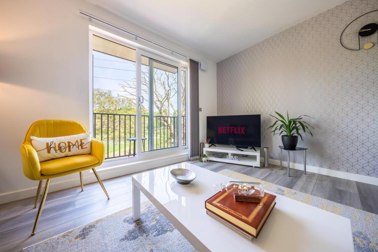 Ash View Place 4 -Heathrow - Thorpe Park - Free Parking Staines-upon-Thames Eksteriør bilde