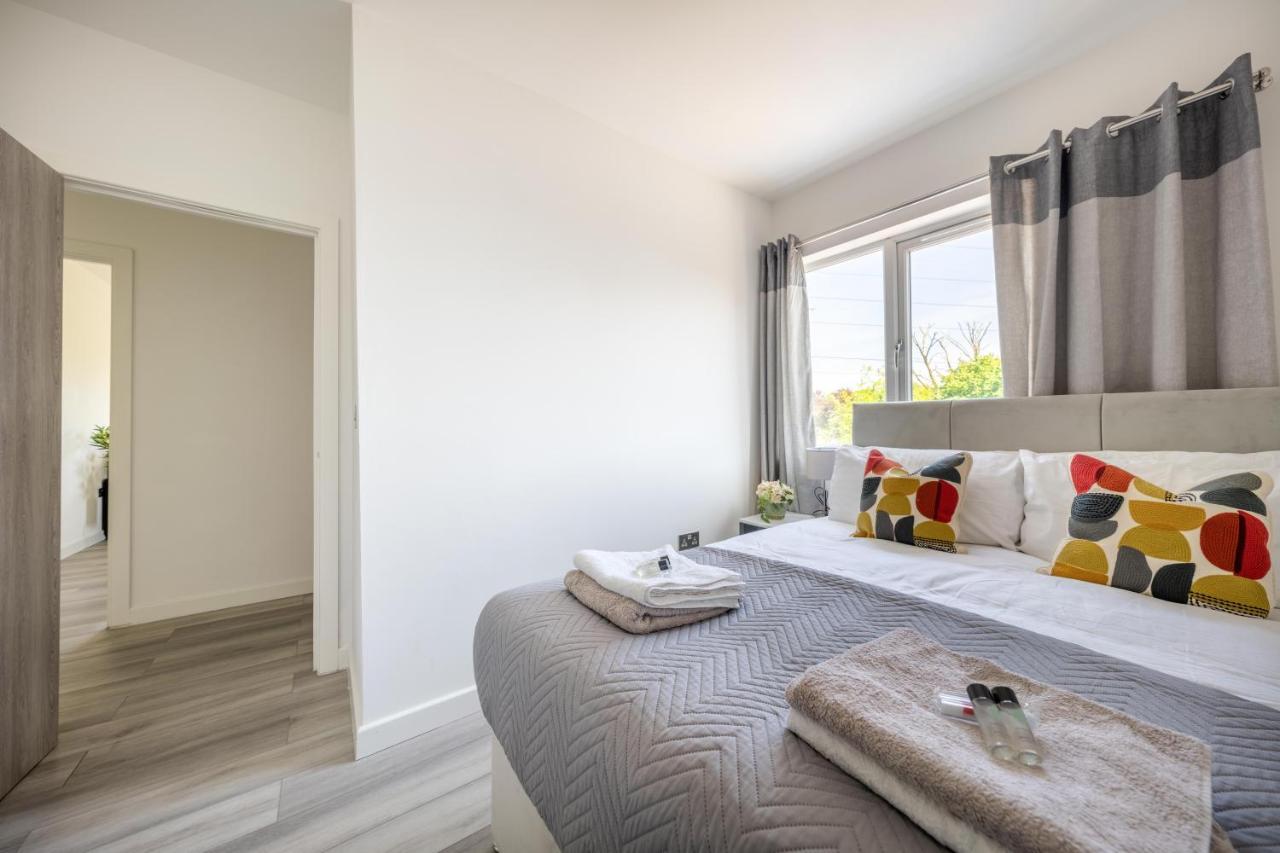 Ash View Place 4 -Heathrow - Thorpe Park - Free Parking Staines-upon-Thames Eksteriør bilde