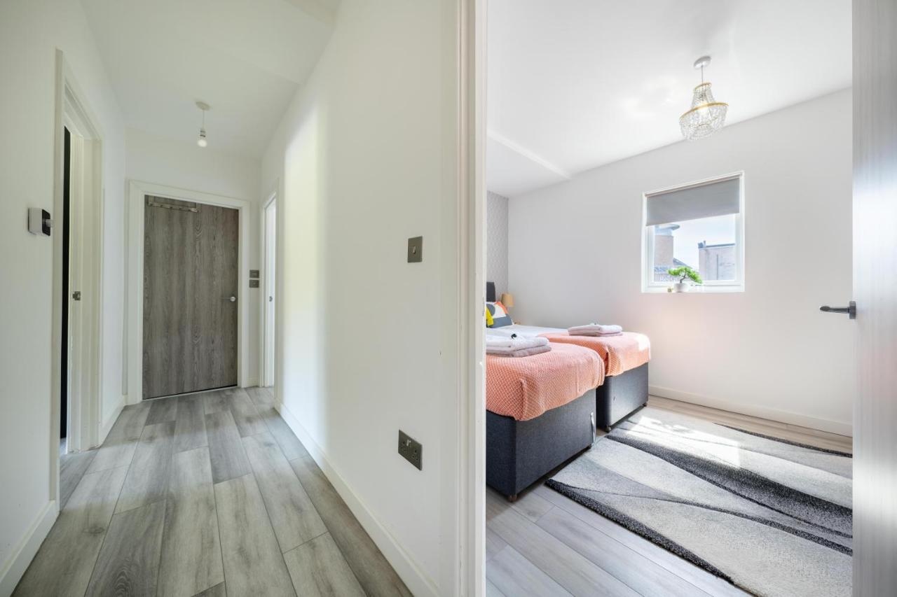 Ash View Place 4 -Heathrow - Thorpe Park - Free Parking Staines-upon-Thames Eksteriør bilde