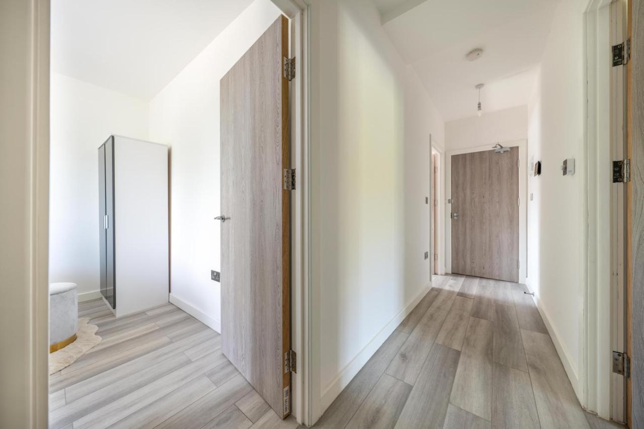Ash View Place 4 -Heathrow - Thorpe Park - Free Parking Staines-upon-Thames Eksteriør bilde