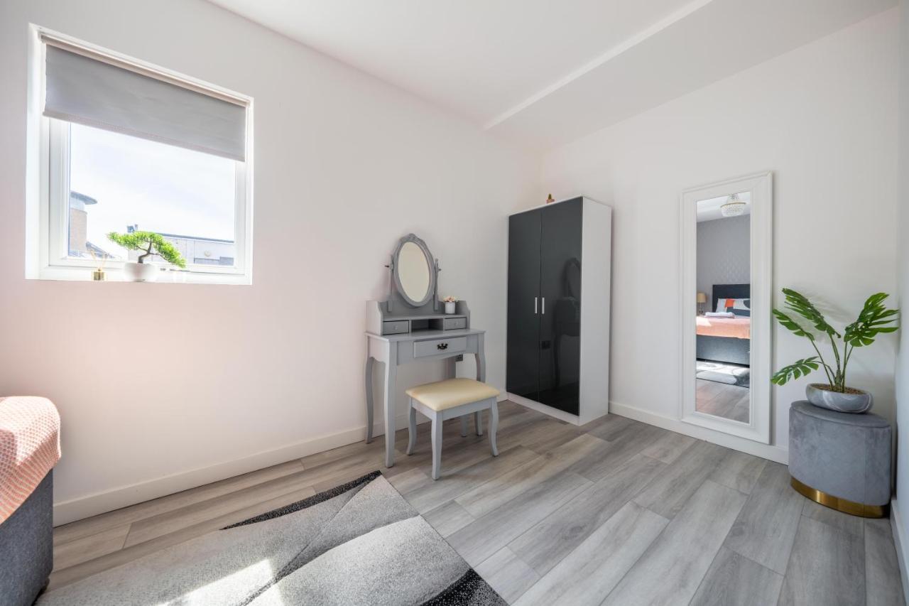Ash View Place 4 -Heathrow - Thorpe Park - Free Parking Staines-upon-Thames Eksteriør bilde