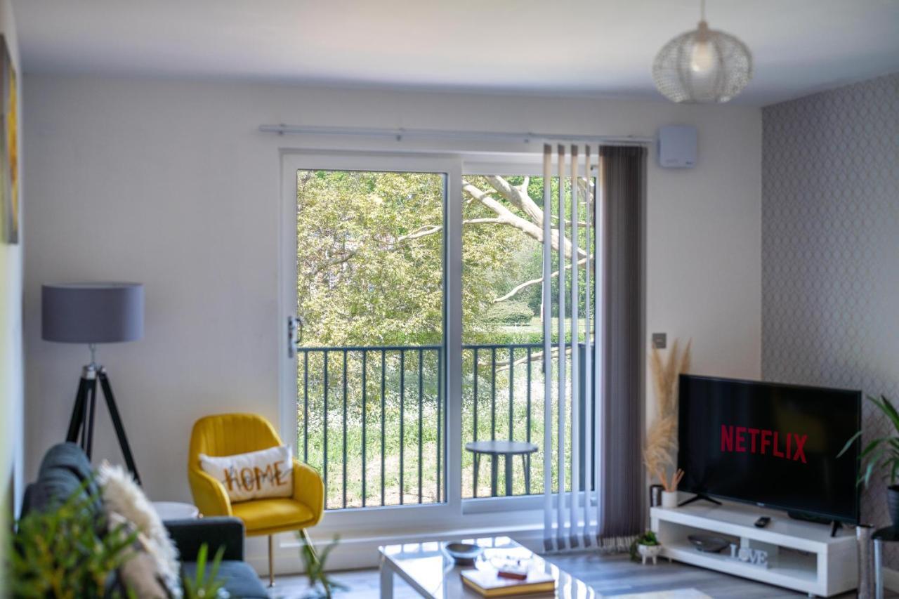 Ash View Place 4 -Heathrow - Thorpe Park - Free Parking Staines-upon-Thames Eksteriør bilde