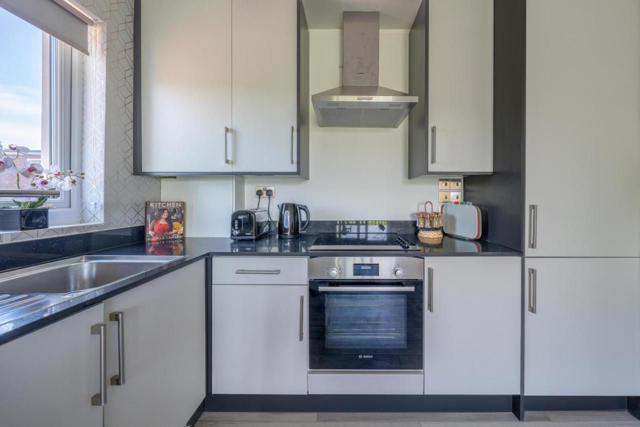 Ash View Place 4 -Heathrow - Thorpe Park - Free Parking Staines-upon-Thames Eksteriør bilde
