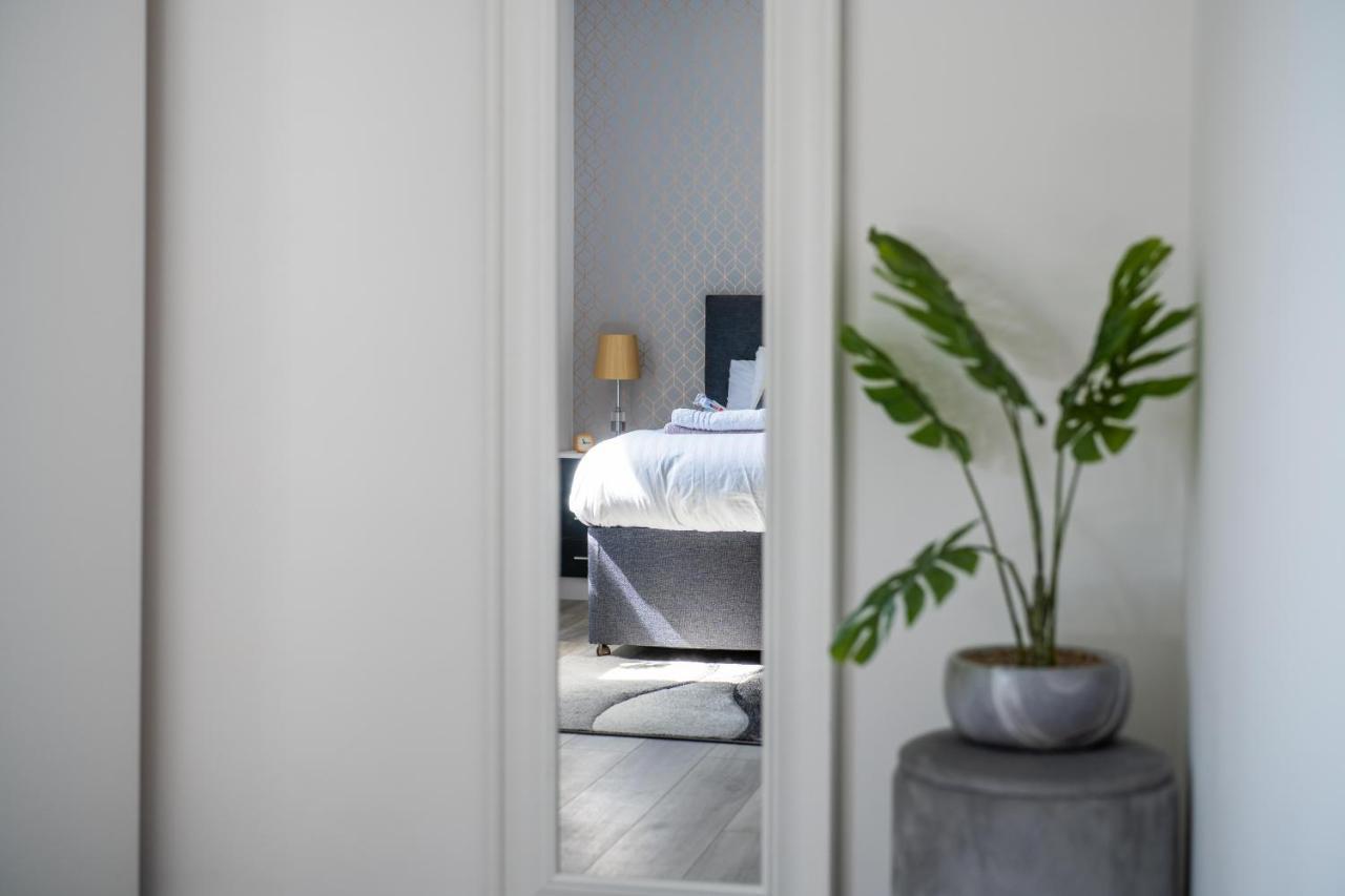 Ash View Place 4 -Heathrow - Thorpe Park - Free Parking Staines-upon-Thames Eksteriør bilde