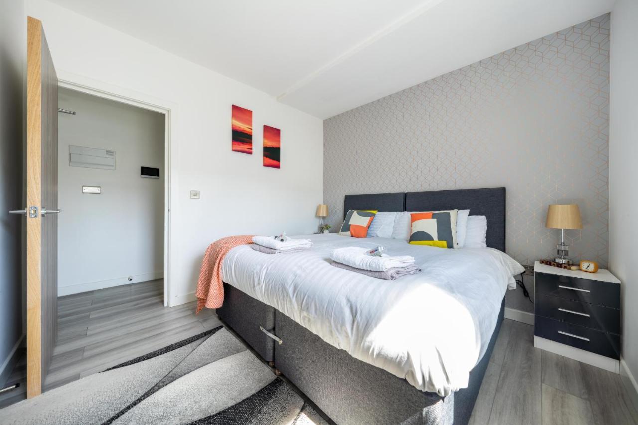 Ash View Place 4 -Heathrow - Thorpe Park - Free Parking Staines-upon-Thames Eksteriør bilde